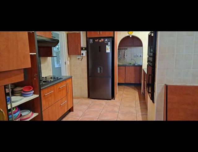 5 BEDROOM HOUSE FOR SALE IN BRACKENHURST